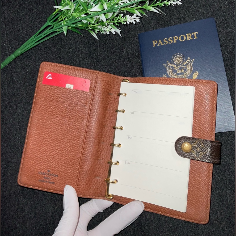 ✅AUTHENTIC LV AGENDA PM PASSPORT HOLDER - Picture 7 of 13